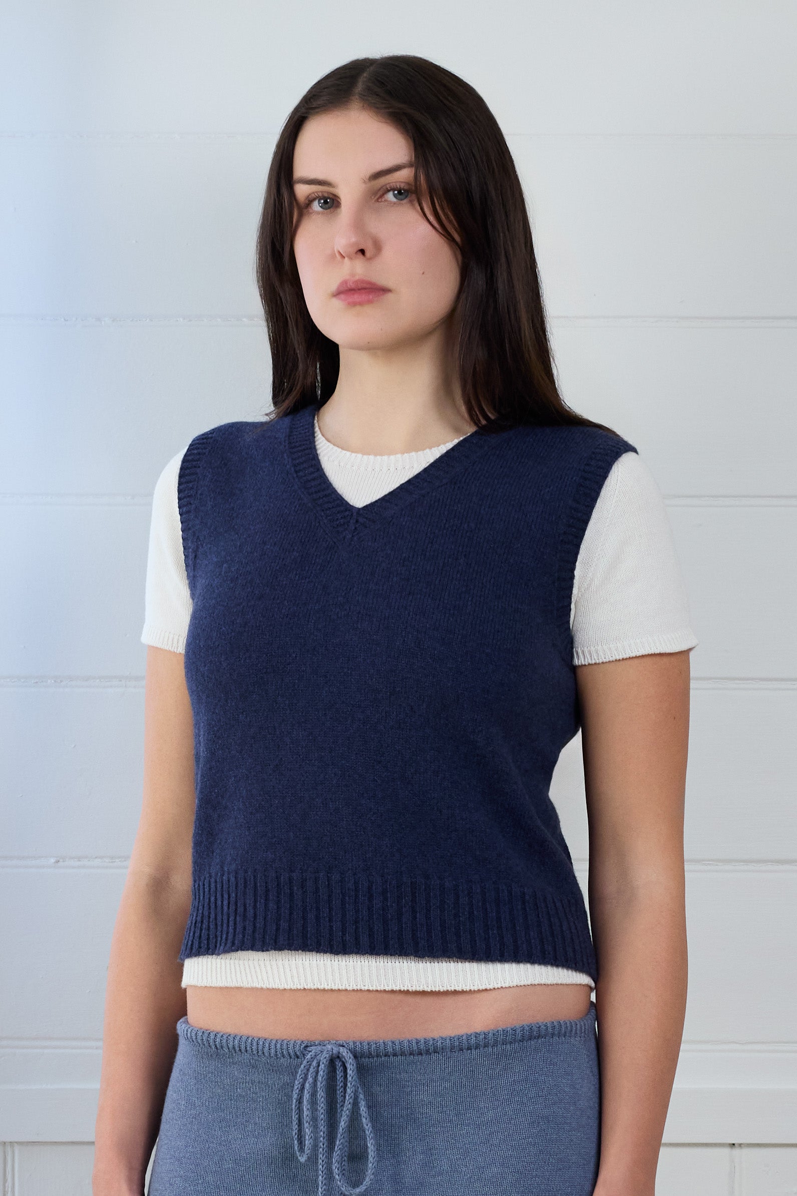 Fruitchouli V-Neck Vest in Navy Yak – Australian knitwear (Detail1)